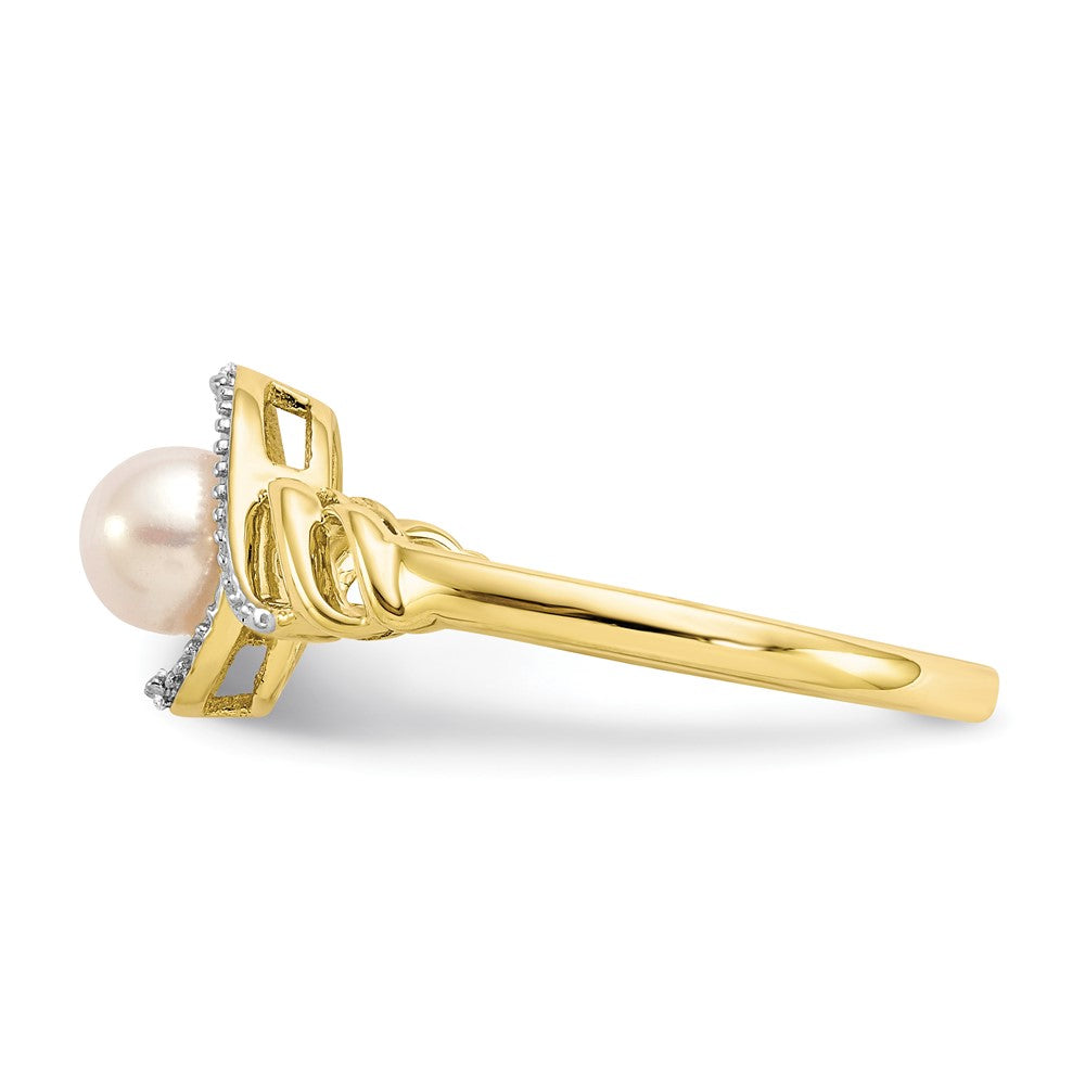 10K 5.5mm June/ Freshwater Cultured Pearl and Diamond Ring