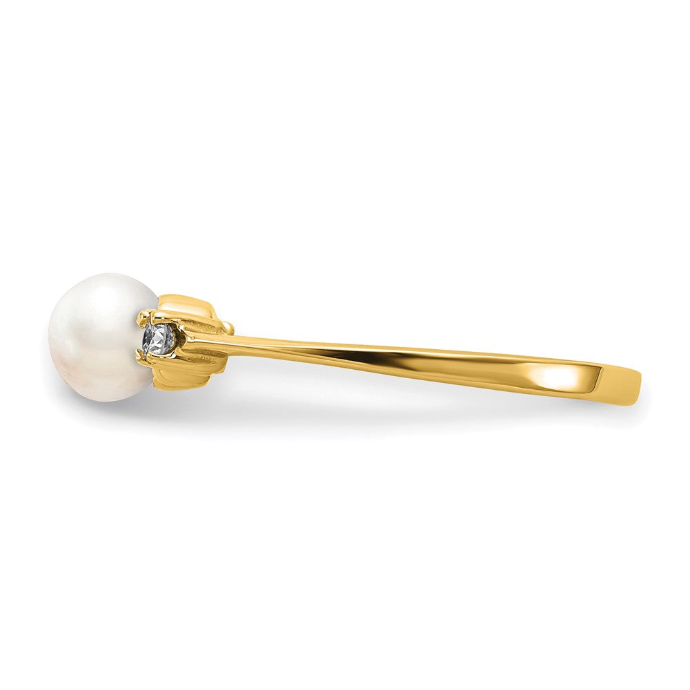 14k 5mm White Freshwater Cultured Pearl and 1/15 carat VS Diamond Ring