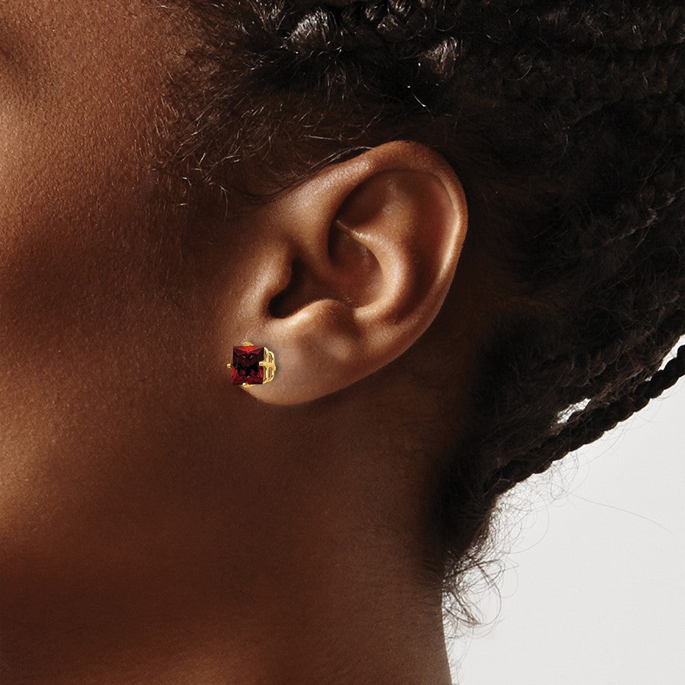 14k 6mm Princess-cut Garnet Post Earrings