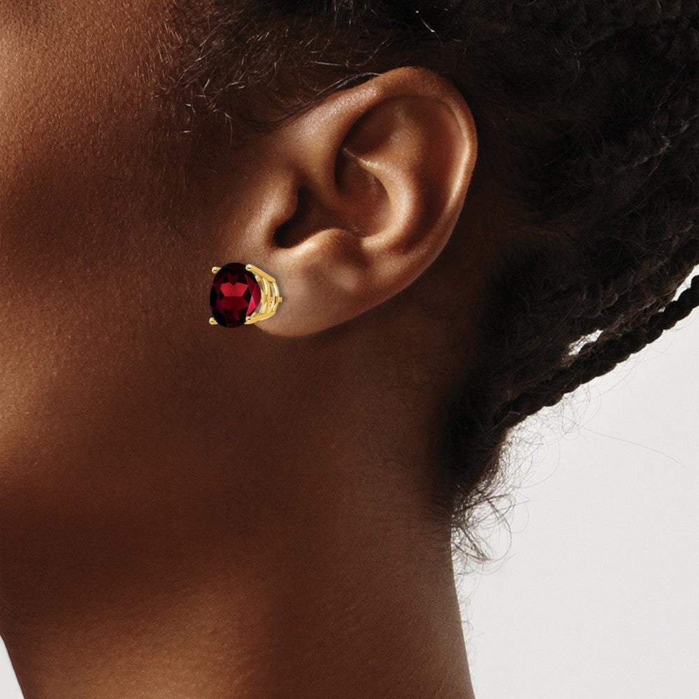 14k 10mm Round Garnet Post Earrings