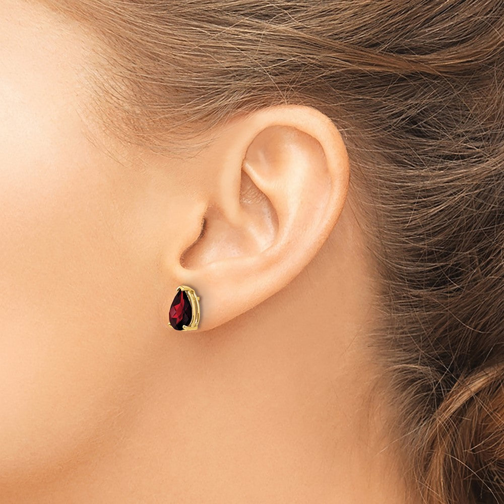 14k 9x6mm Pear Checker-cut Garnet Post Earrings