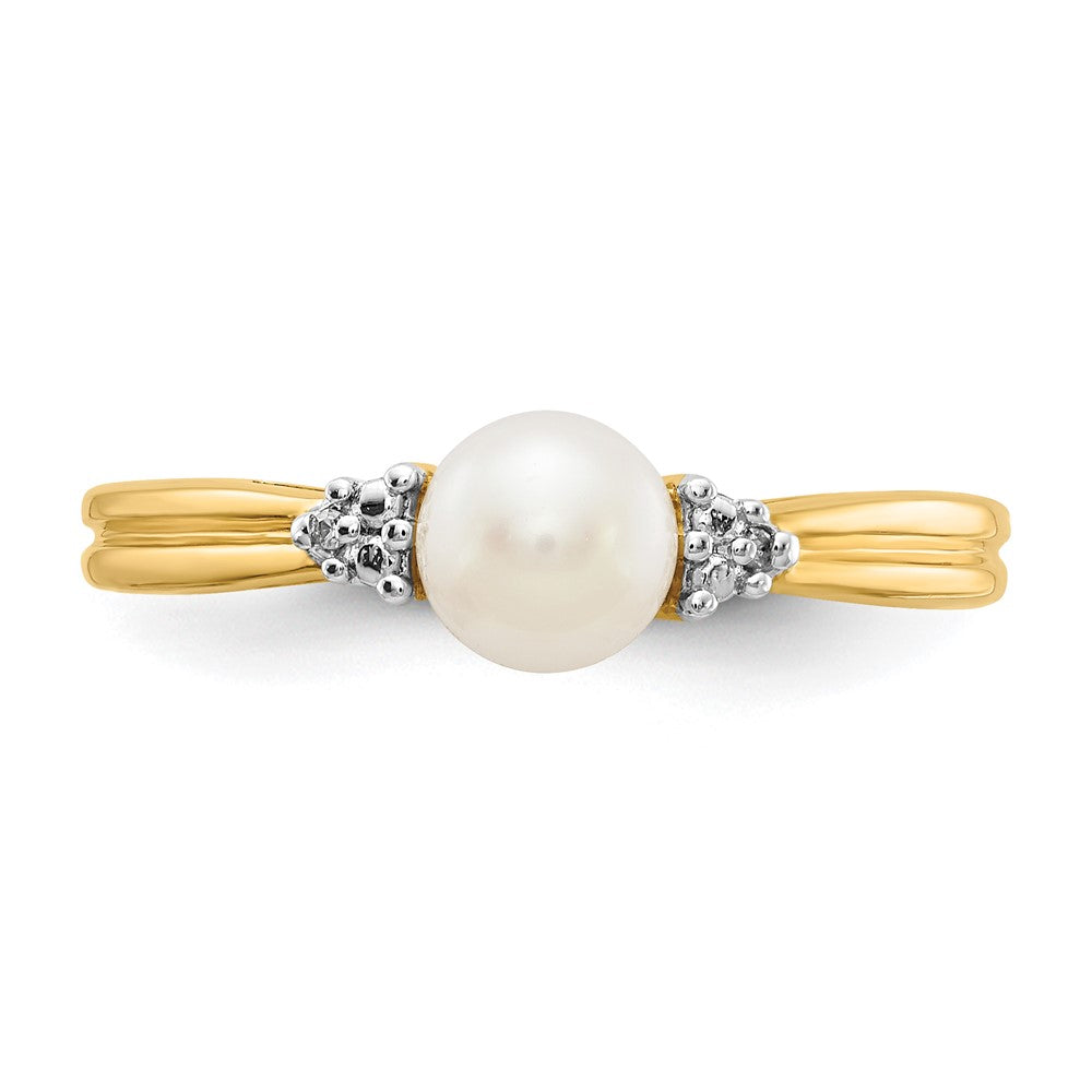 14k 5.5mm White Freshwater Cultured Pearl and Diamond Ring