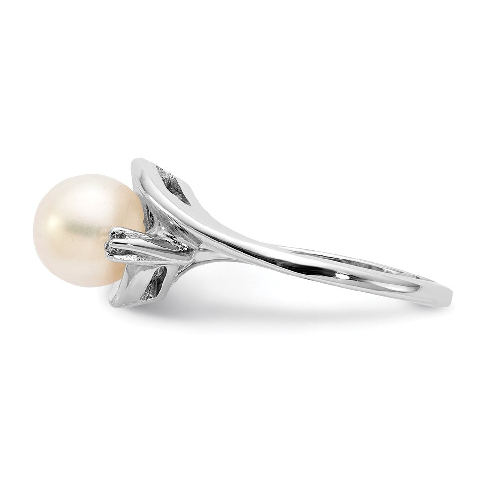 14k White Gold 7mm White Freshwater Cultured Pearl and VS Diamond Ring