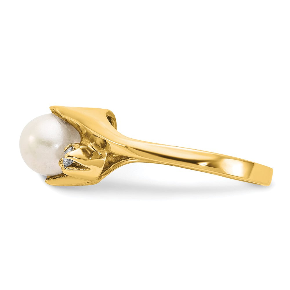 14k 6mm White Freshwater Cultured Pearl and 1/15 carat VS Diamond Ring