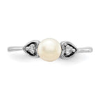 14k White Gold 4.5mm White Freshwater Cultured Pearl and A Diamond Ring