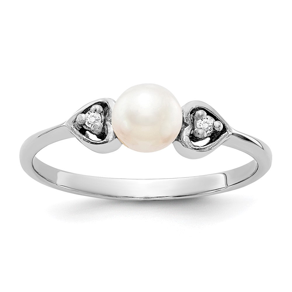 14k White Gold 4.5mm White Freshwater Cultured Pearl and A Diamond Ring