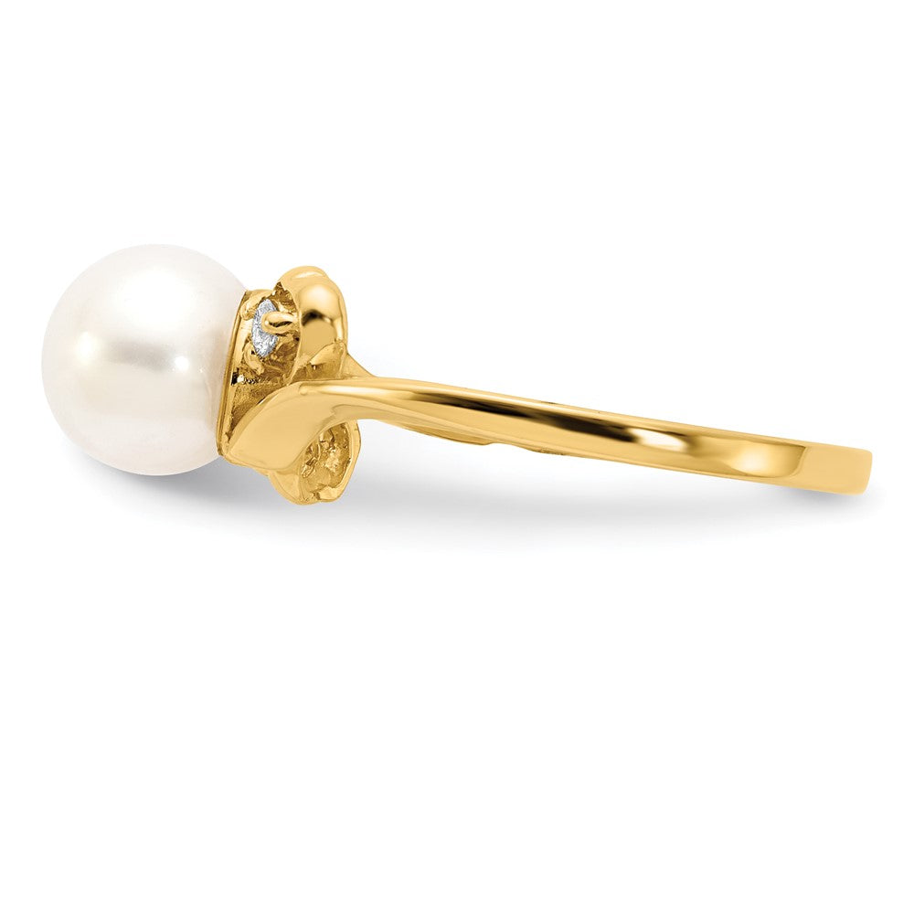 14k 7mm White Freshwater Cultured Pearl and 1/20 carat A Diamond Ring