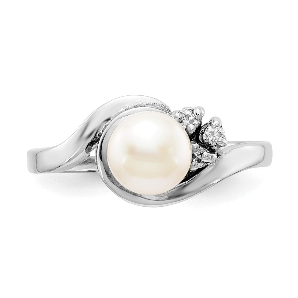 14k White Gold 6mm White Freshwater Cultured Pearl and 1/20 carat VS Diamond Ring