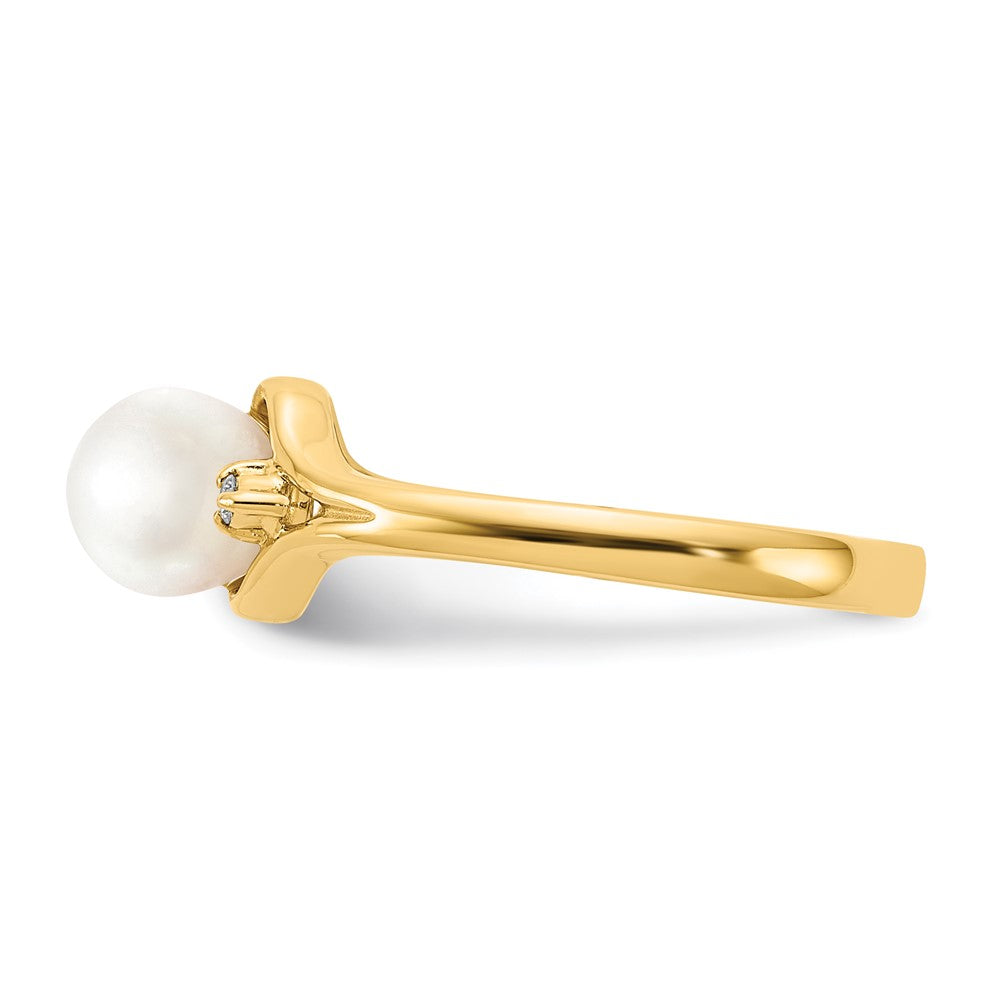 14k 6mm White Freshwater Cultured Pearl and VS Diamond Ring