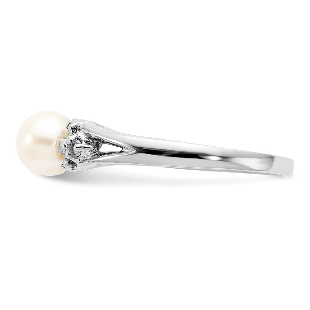 14k White Gold 6mm White Freshwater Cultured Pearl and 1/10 carat A Diamond Ring